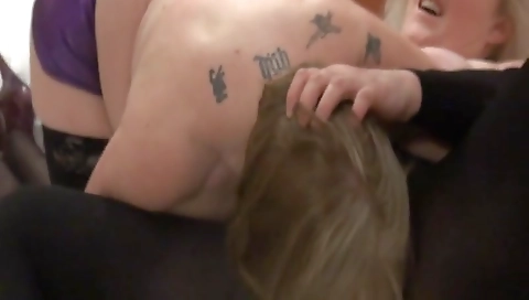 Hot granny with a great ass and a round ass is having a great time