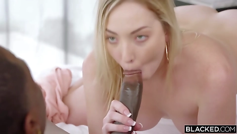 Blonde milf with big boobs cunts a big dick and makes her pussy wet